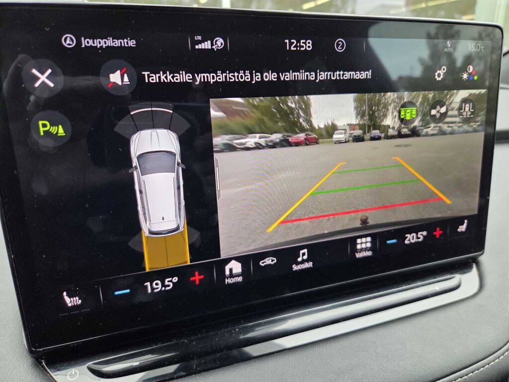 Skoda Enyaq 2023 Musta (Black Magic Pearl Effect)