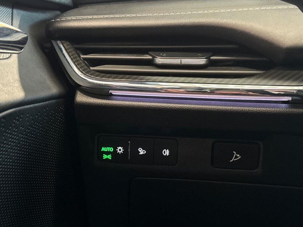 Skoda Enyaq 2023 Musta (Black Magic Pearl Effect)