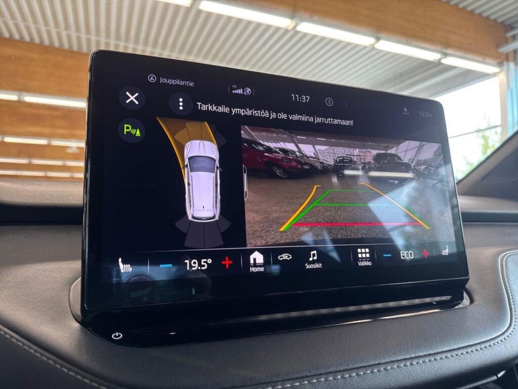 Skoda Enyaq 2023 Musta (Black Magic Pearl Effect)