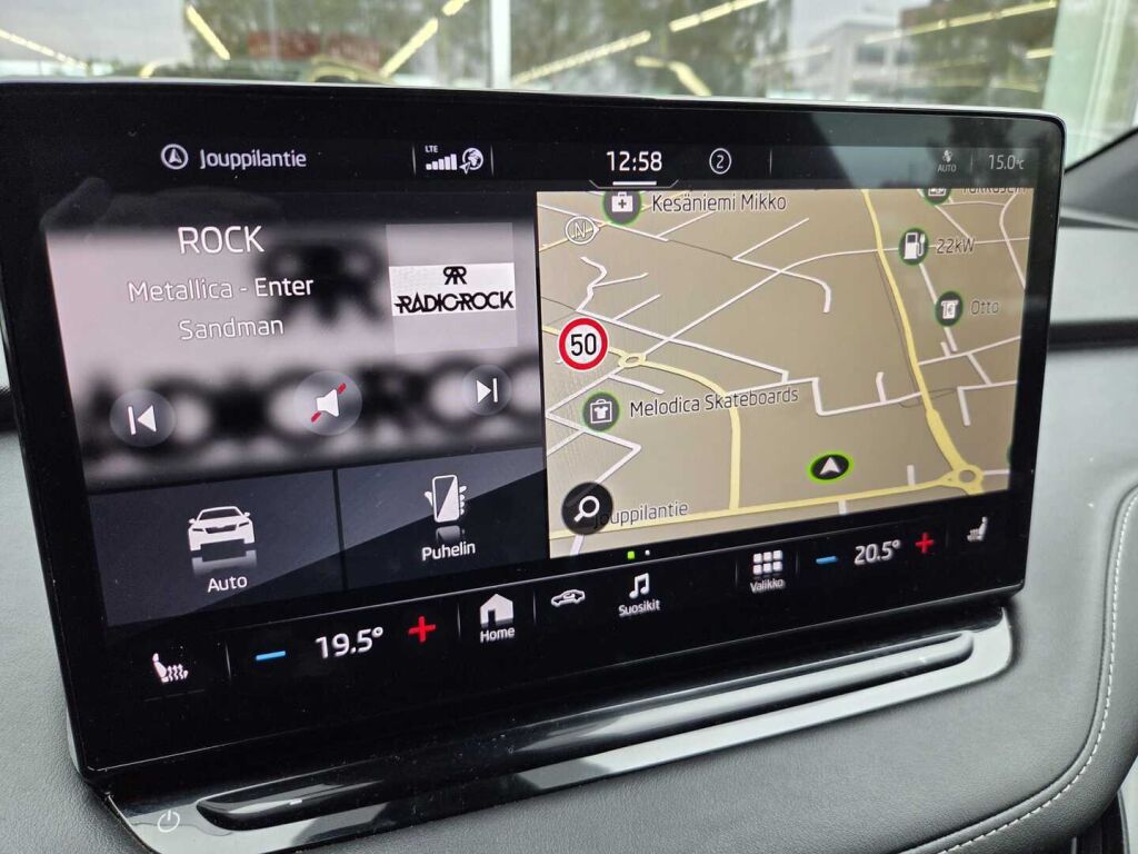 Skoda Enyaq 2023 Musta (Black Magic Pearl Effect)