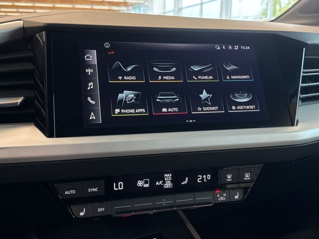 Audi Q4 e-tron 2024 Musta (Mythos Black Metallic)