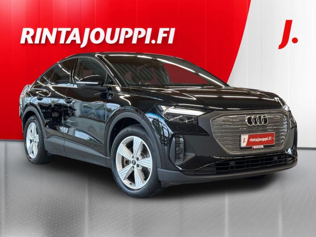 Audi Q4 e-tron 2024 Musta (Mythos Black Metallic)