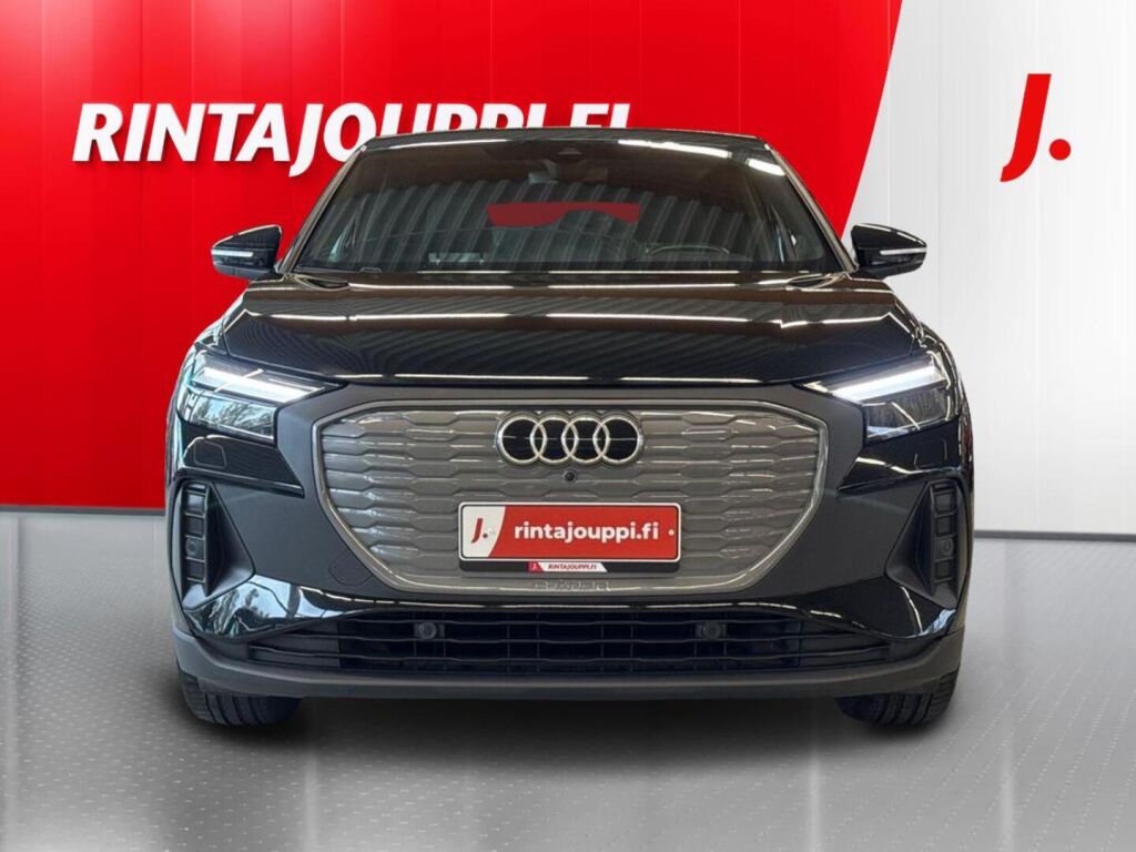 Audi Q4 e-tron 2024 Musta (Mythos Black Metallic)