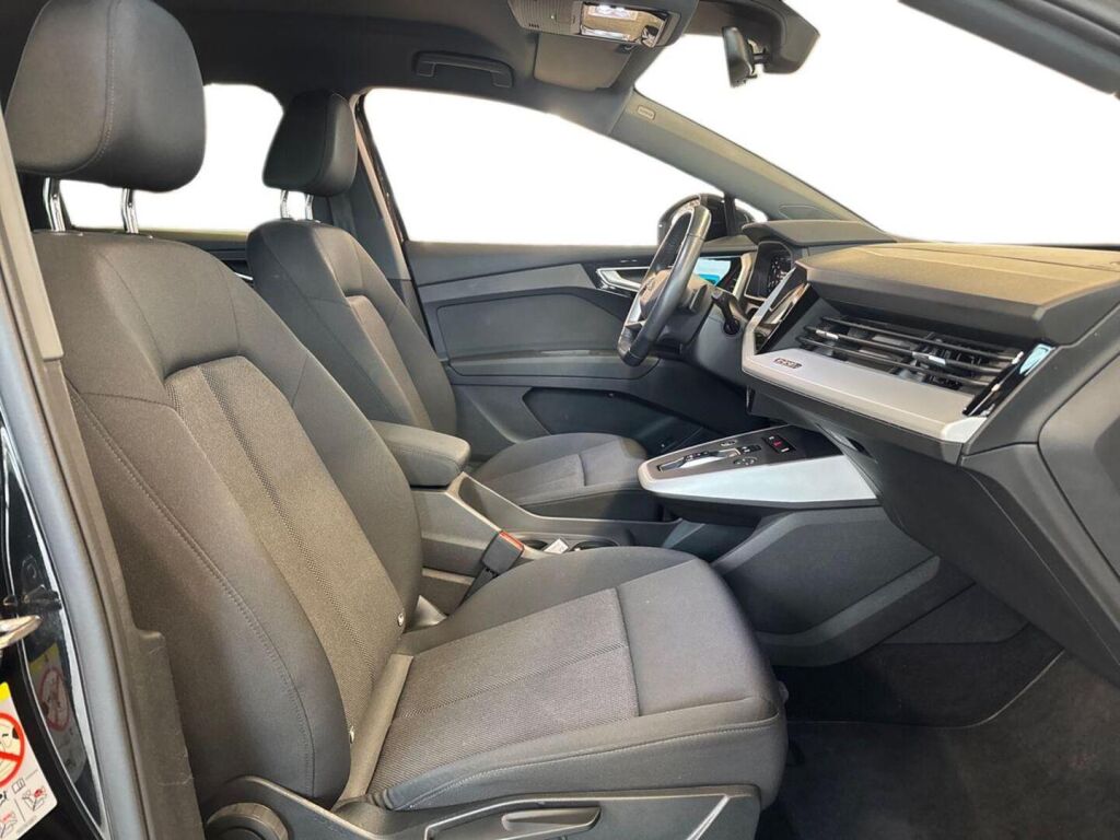 Audi Q4 e-tron 2024 Musta (Mythos Black Metallic)