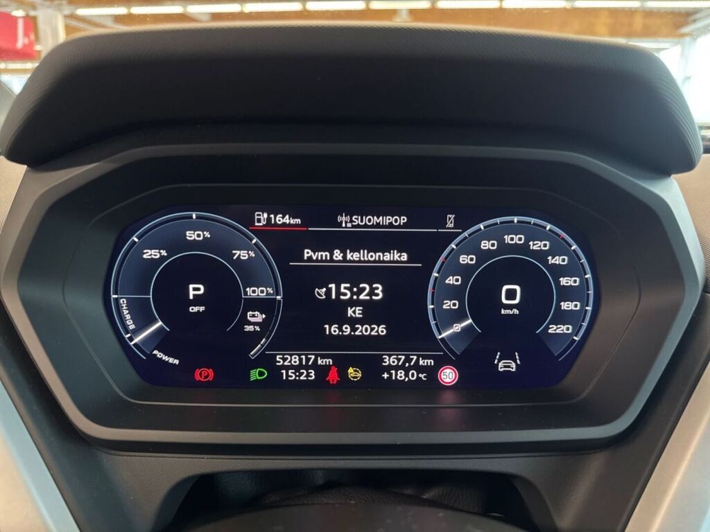 Audi Q4 e-tron 2024 Musta (Mythos Black Metallic)