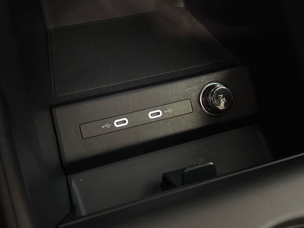 Audi Q4 e-tron 2024 Musta (Mythos Black Metallic)