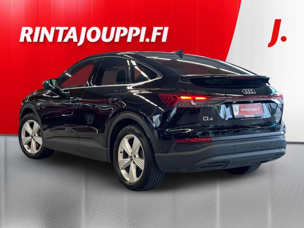 Audi Q4 e-tron 2024 Musta (Mythos Black Metallic)