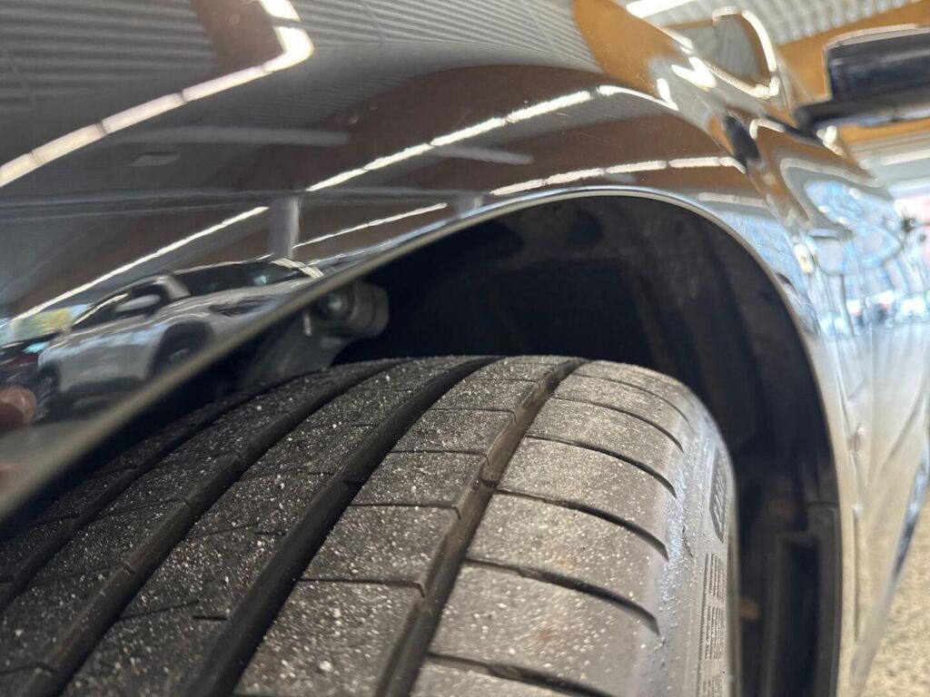 BMW 545 2021 Musta (Black Sapphire Metallic)
