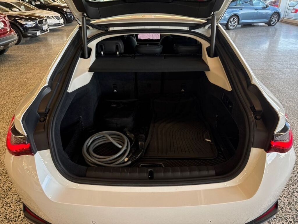 BMW i4 2023 Valkoinen
