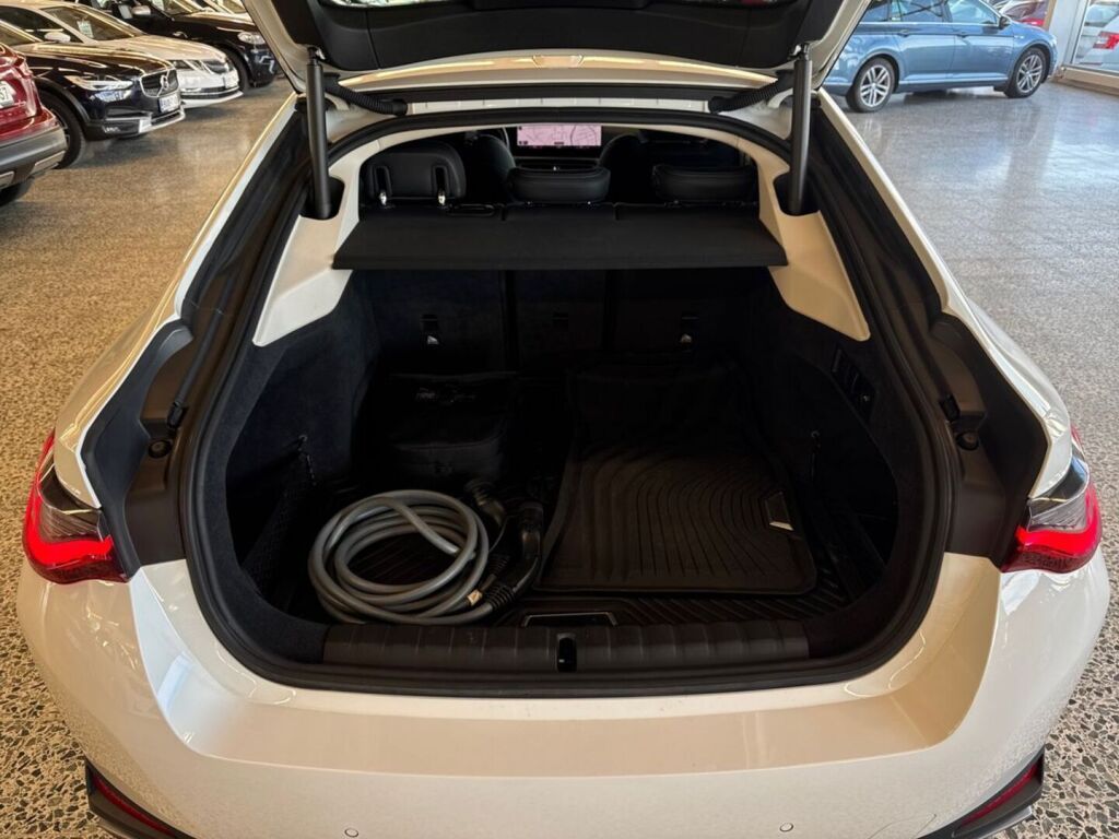 BMW i4 2023 Valkoinen