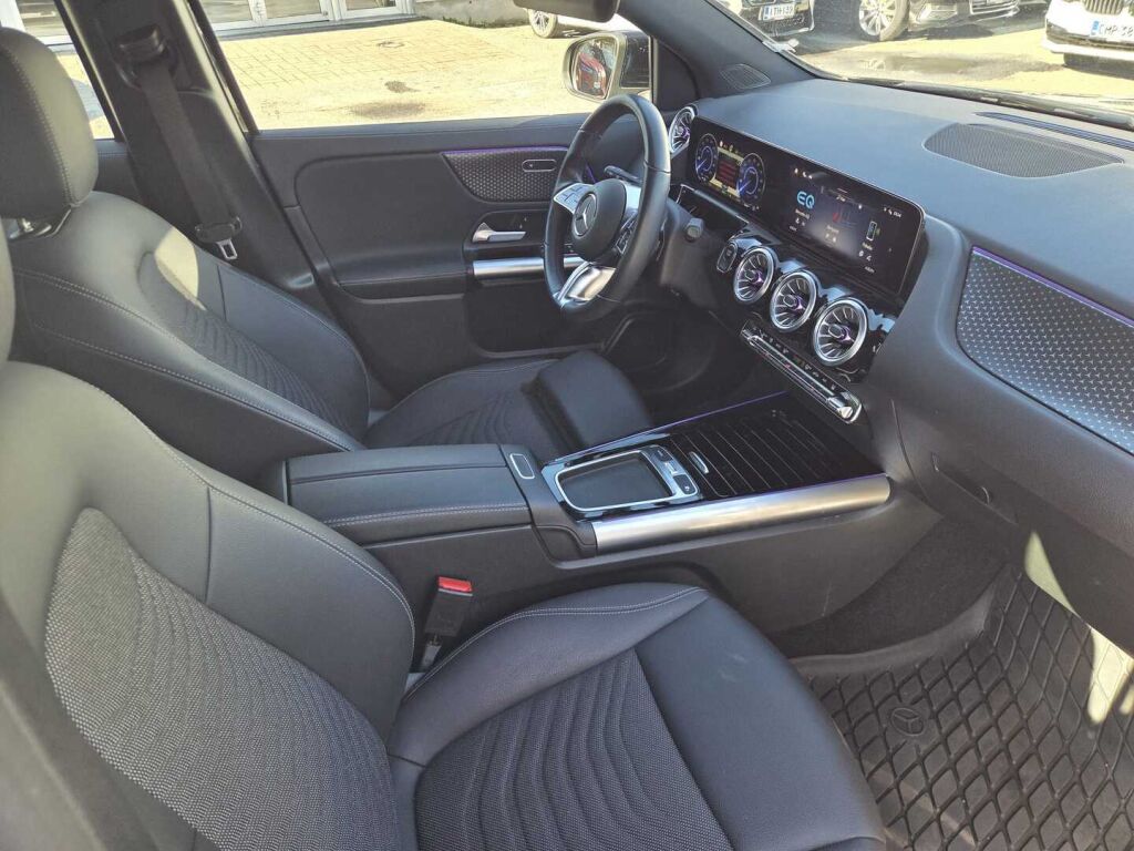 Mercedes-Benz EQA 2025 Musta (Night Black)