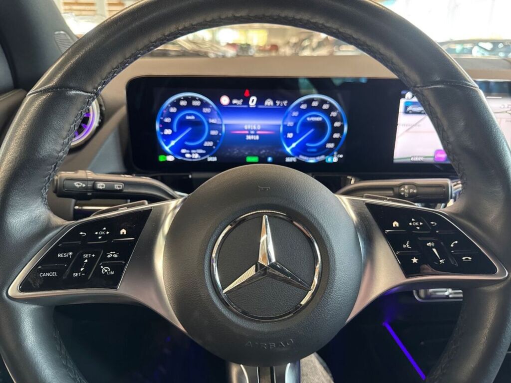 Mercedes-Benz EQA 2025 Musta (Night Black)