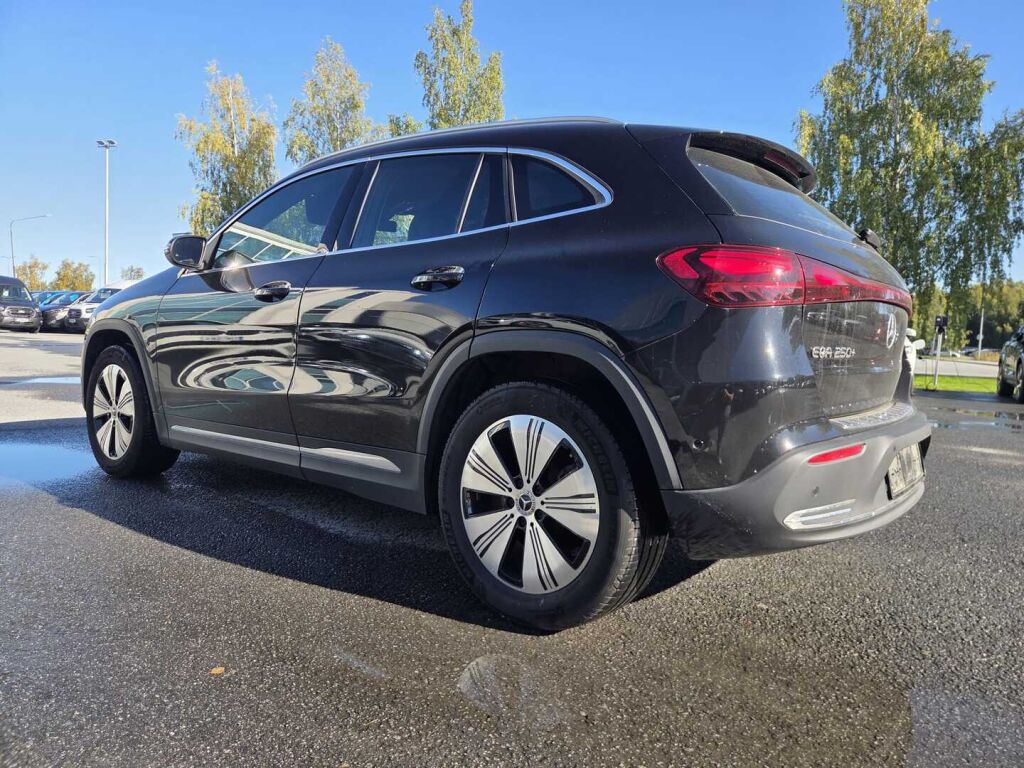 Mercedes-Benz EQA 2025 Musta (Night Black)