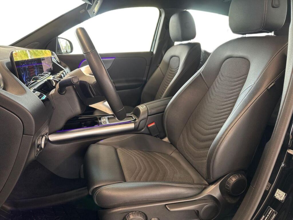 Mercedes-Benz EQA 2025 Musta (Night Black)