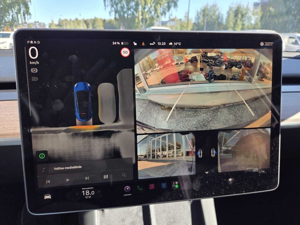 Tesla Model Y 2023 Sininen (Deep Blue)