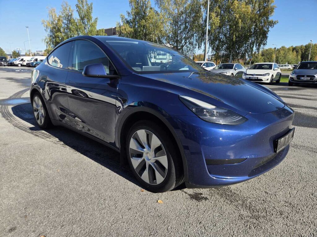 Tesla Model Y 2023 Sininen (Deep Blue)
