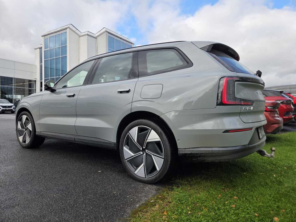 Volvo EX90 2025 Harmaa (Vapour Grey)