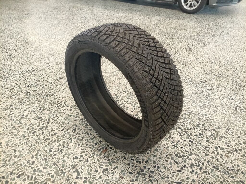 Volvo EX90 2025 Harmaa (Vapour Grey)