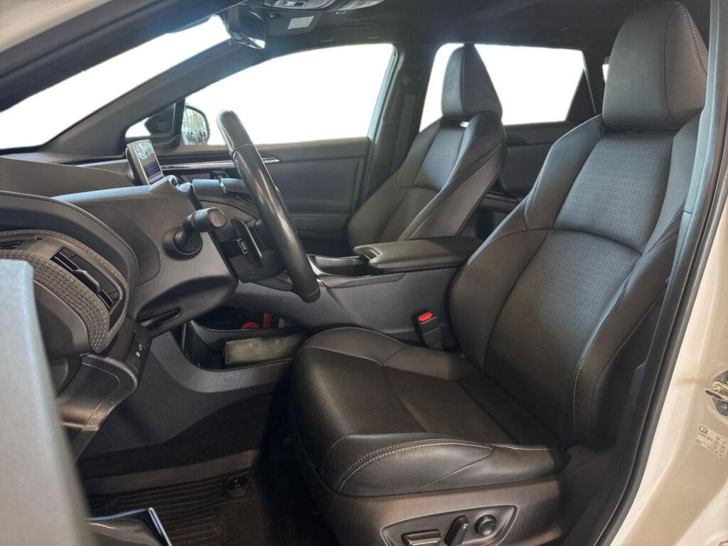 Subaru Solterra 2023 Valkoinen