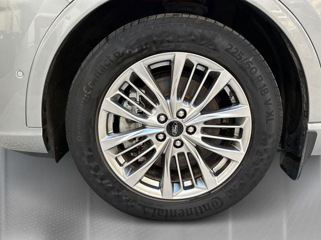 Ford Kuga 2021 Harmaa