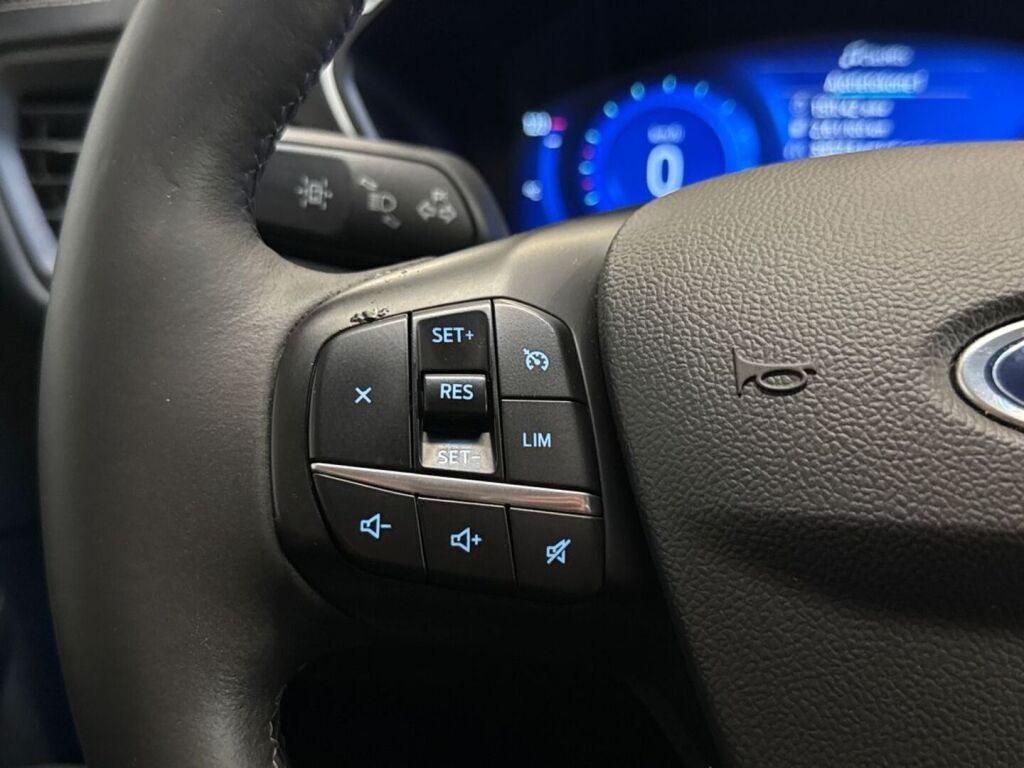 Ford Kuga 2021 Harmaa