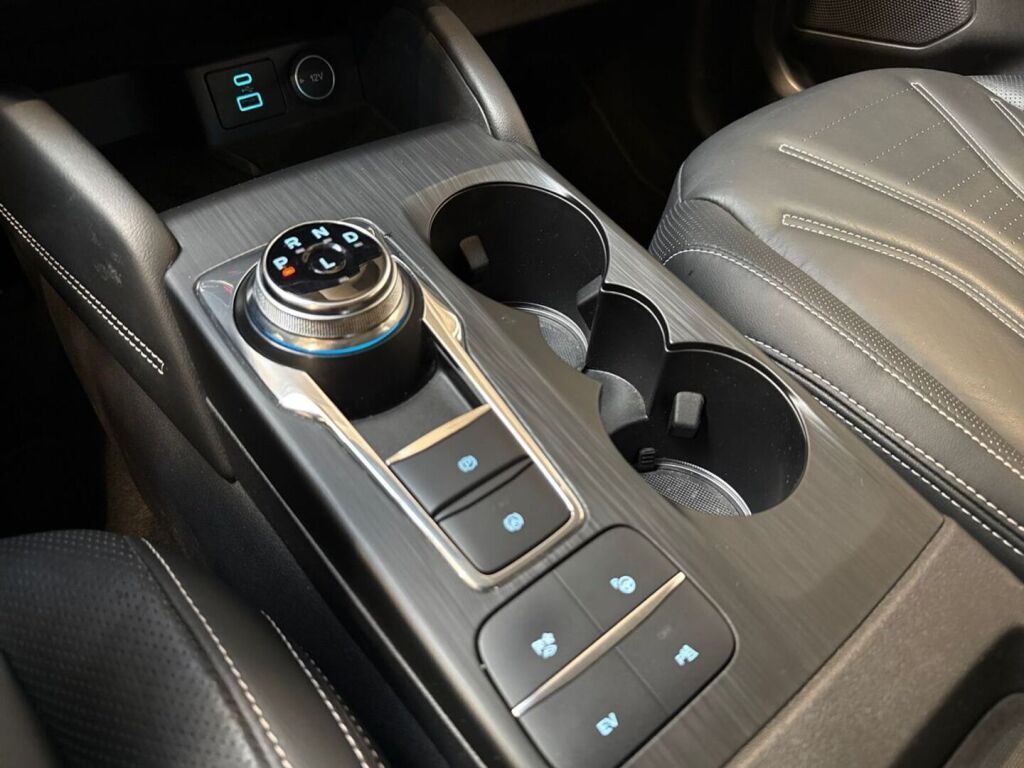 Ford Kuga 2021 Harmaa