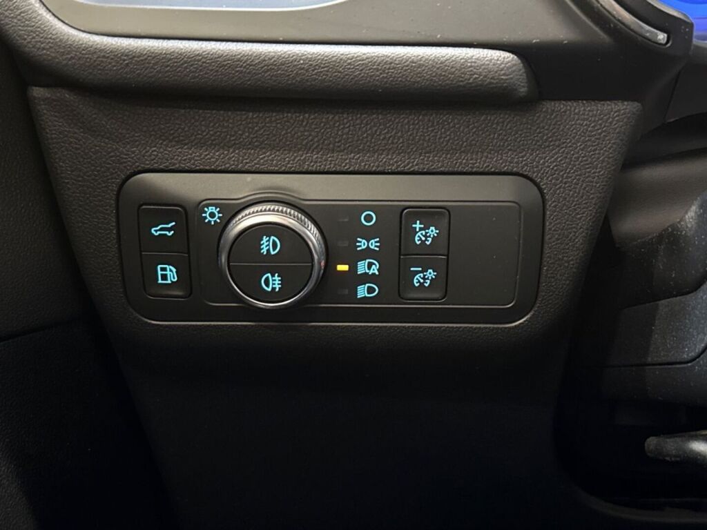 Ford Kuga 2021 Harmaa