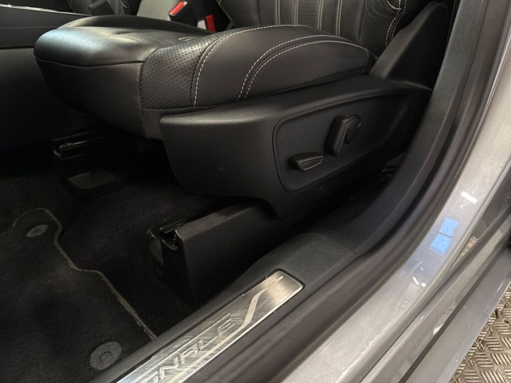 Ford Kuga 2021 Harmaa