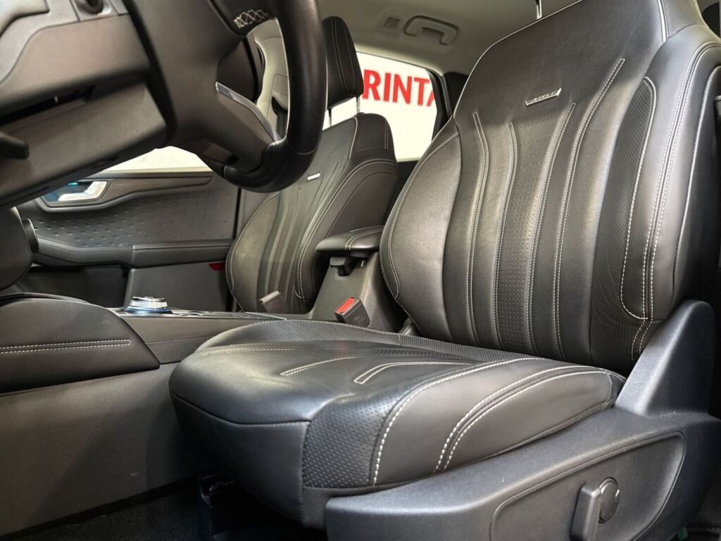 Ford Kuga 2021 Harmaa