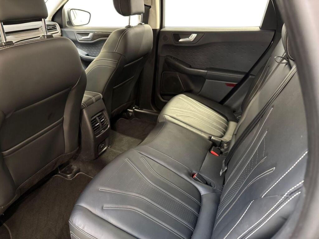 Ford Kuga 2021 Harmaa