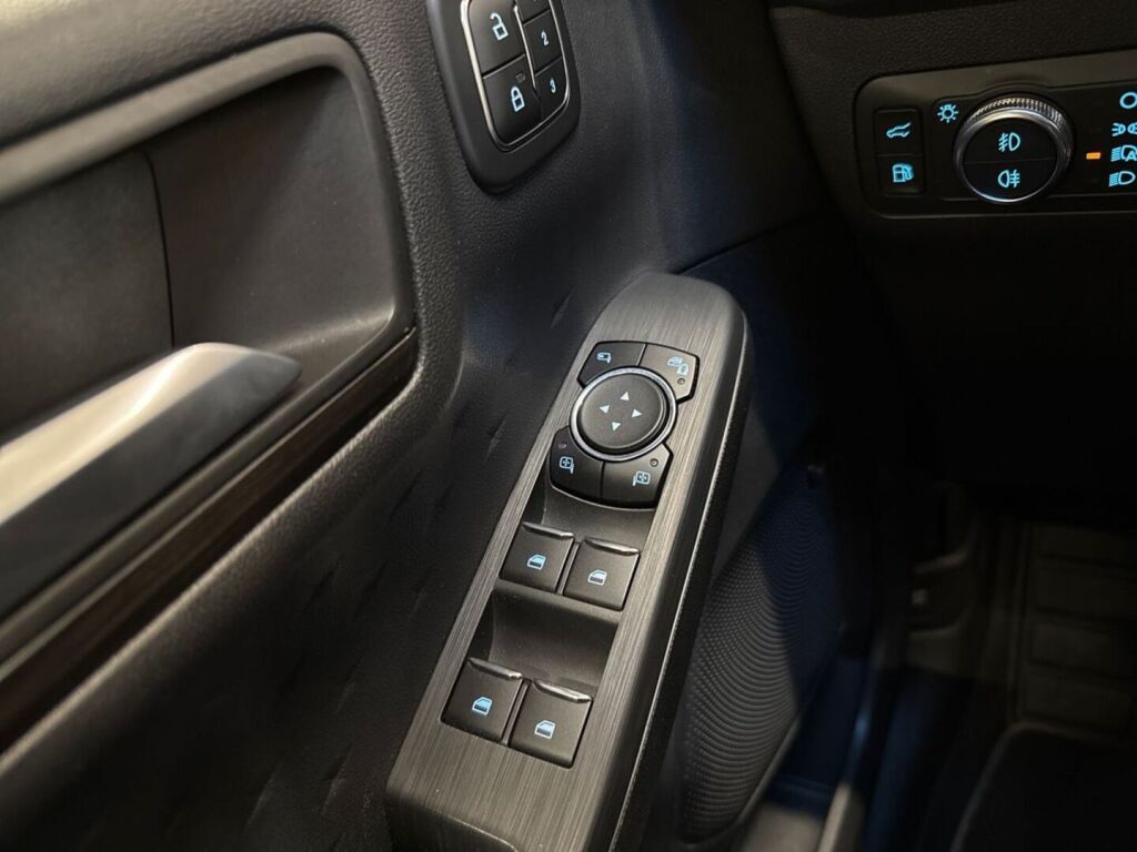 Ford Kuga 2021 Harmaa