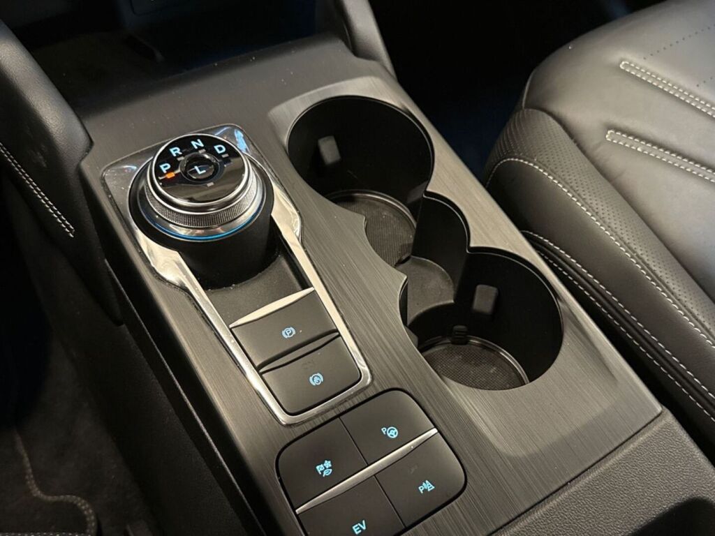 Ford Kuga 2021 Harmaa