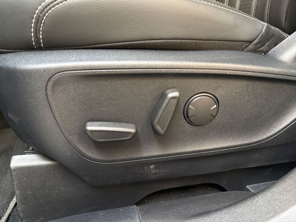 Ford Kuga 2021 Harmaa