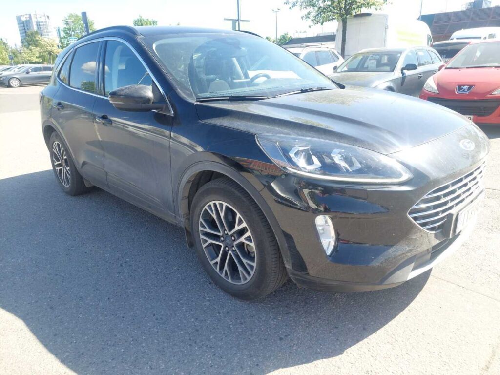Ford Kuga 2021 Musta