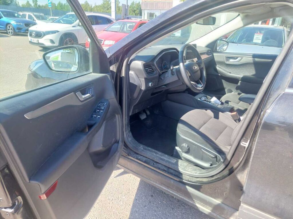 Ford Kuga 2021 Musta