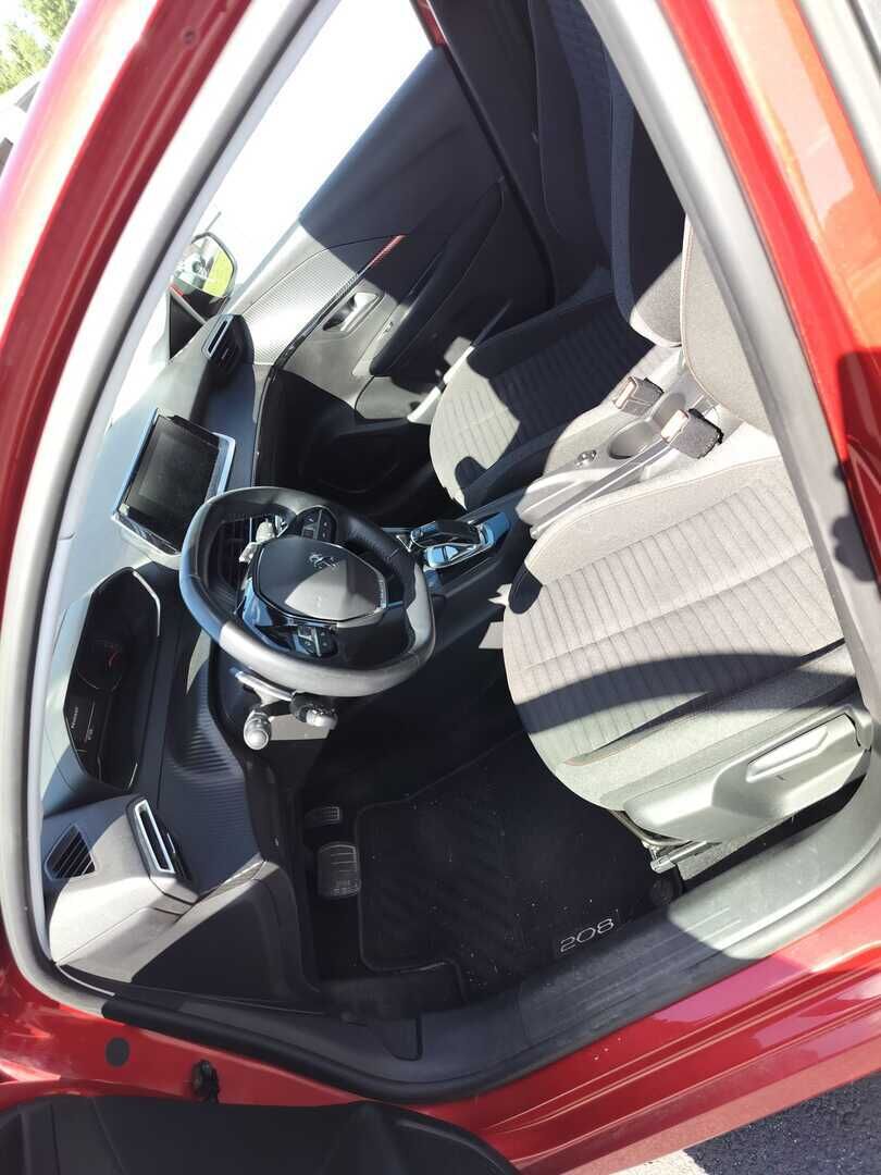 Peugeot 208 2020 Punainen
