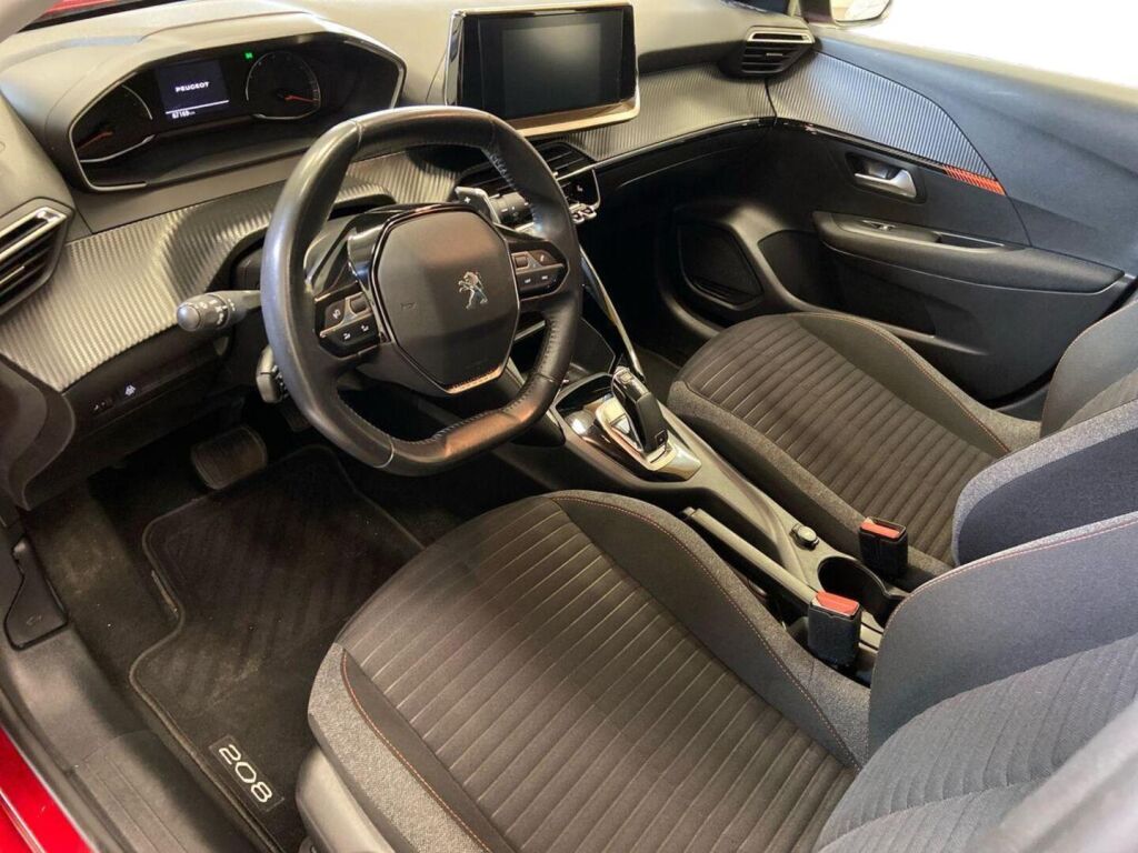Peugeot 208 2020 Punainen
