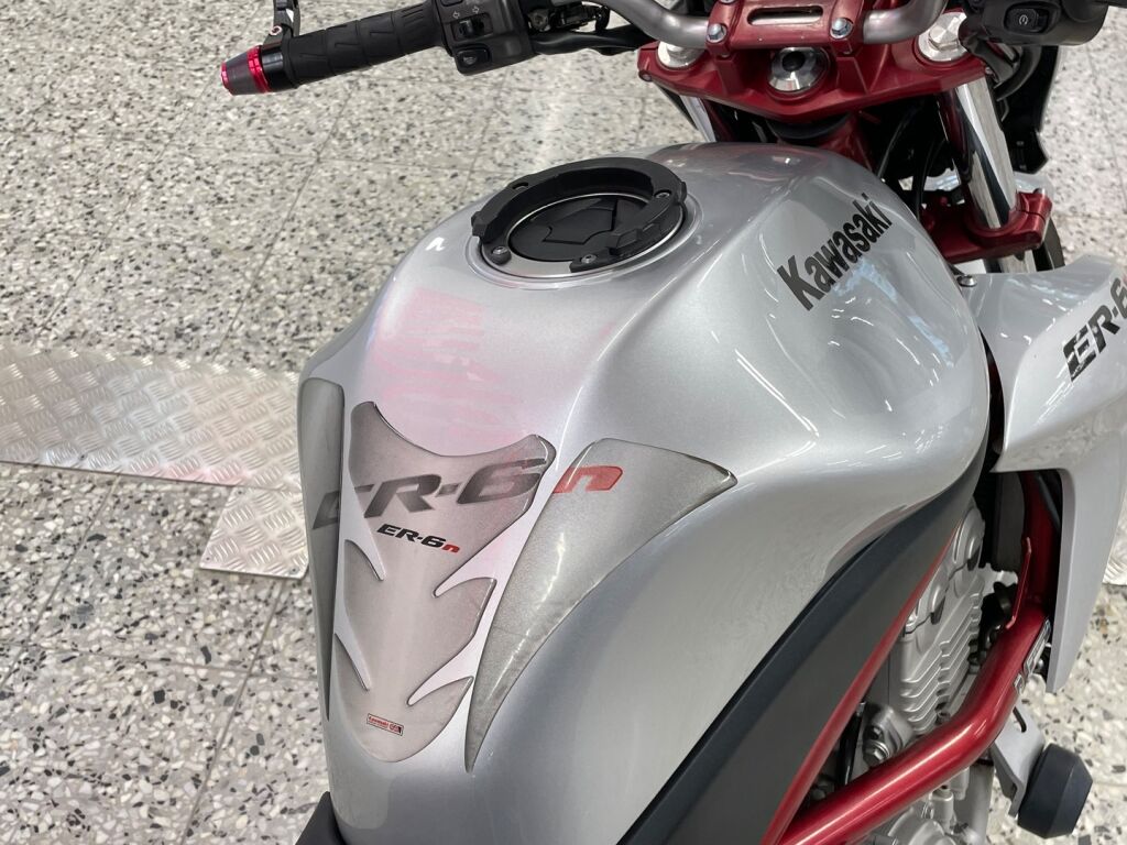 Kawasaki ER-6n 2006 Musta