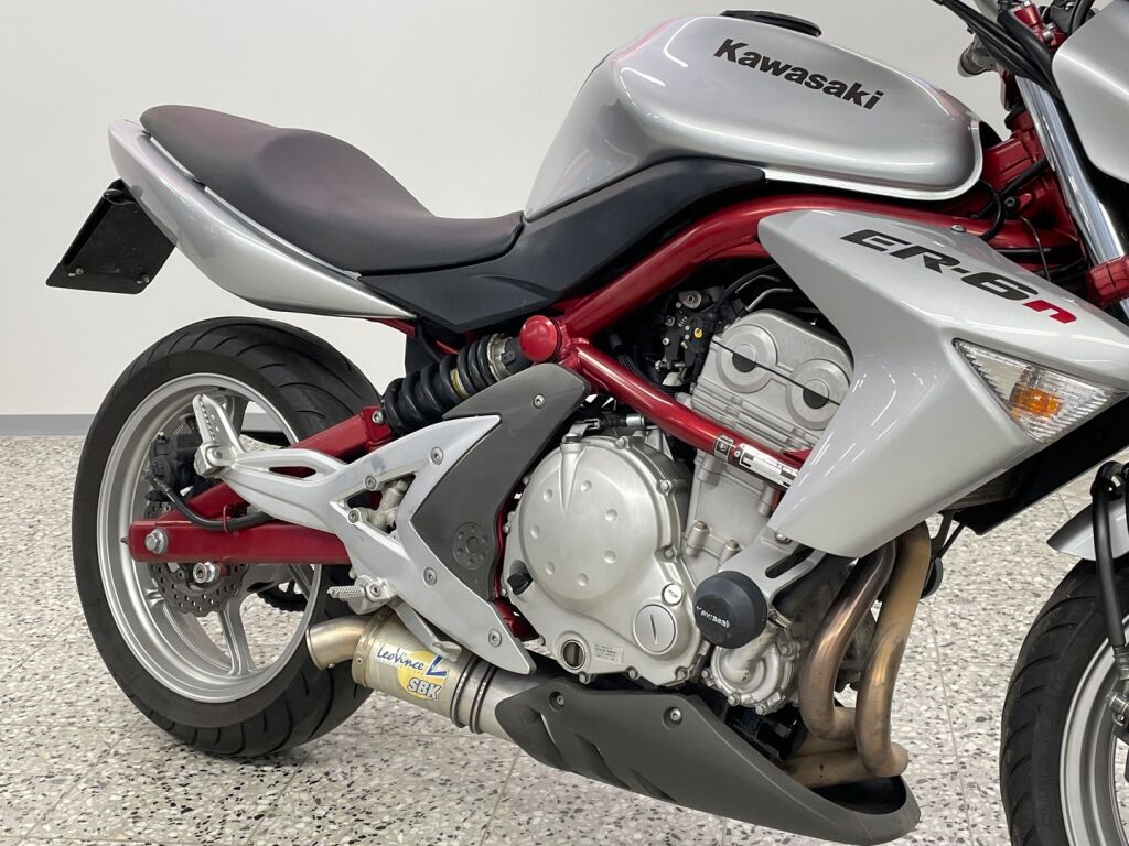 Kawasaki ER-6n 2006 Musta