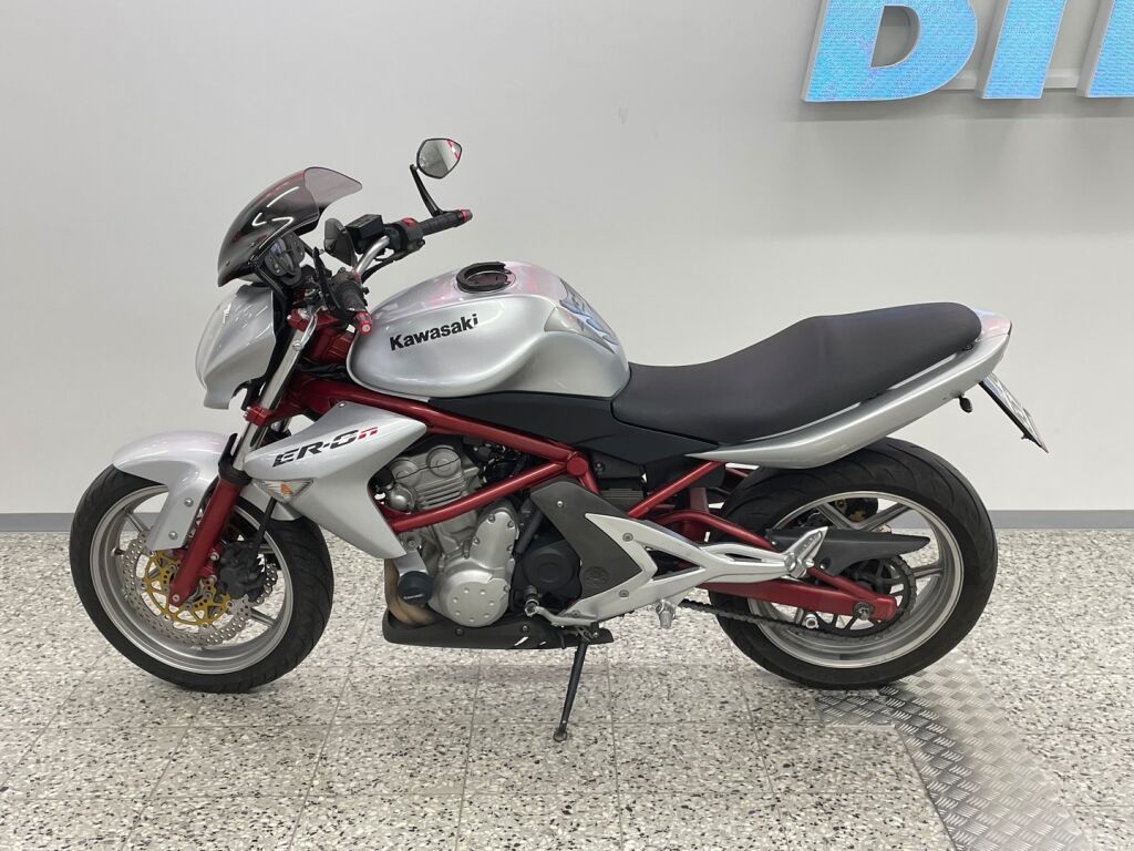 Kawasaki ER-6n 2006 Musta