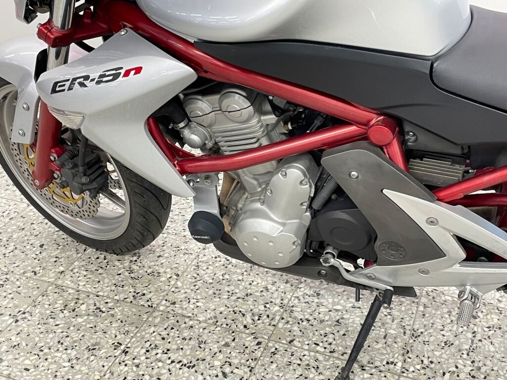 Kawasaki ER-6n 2006 Musta