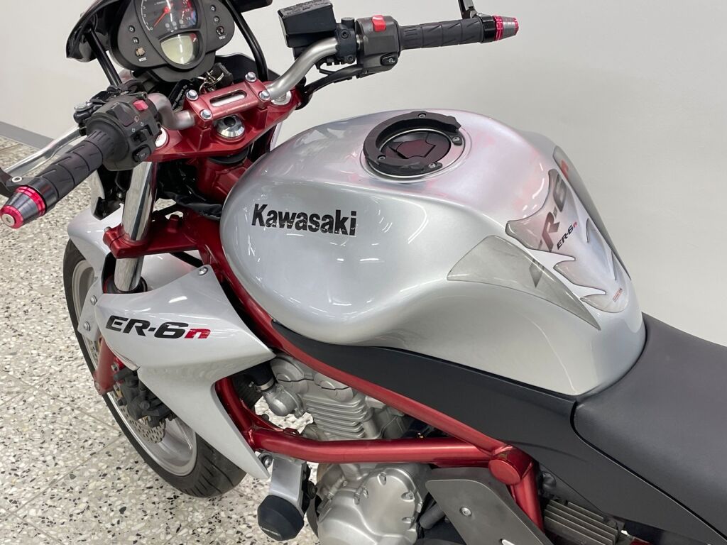 Kawasaki ER-6n 2006 Musta