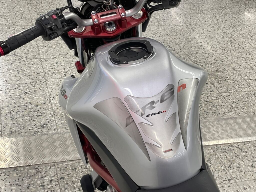 Kawasaki ER-6n 2006 Musta