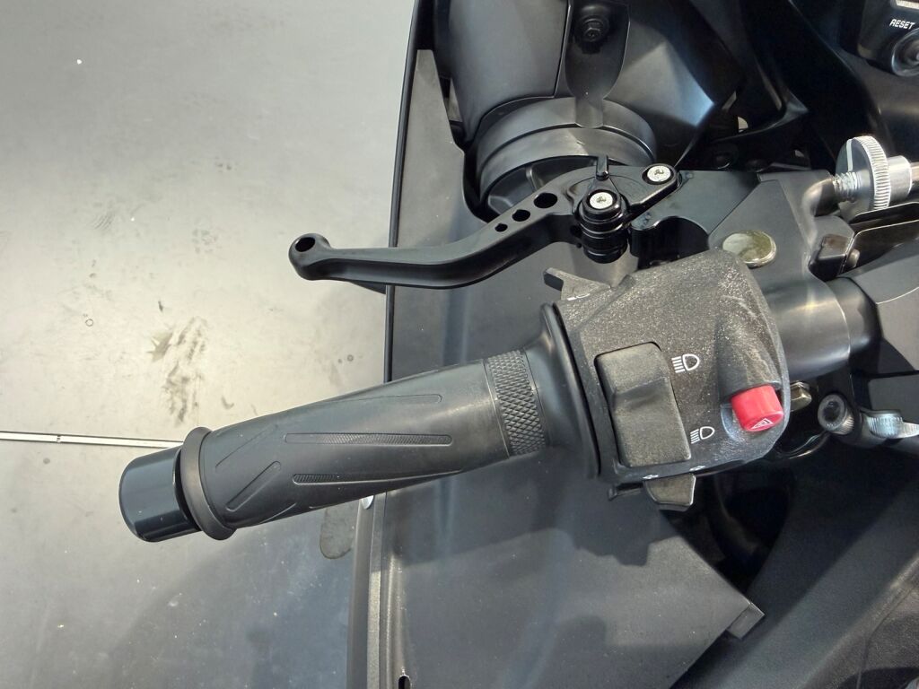 Yamaha YZF-R6 2006 AY V 197
