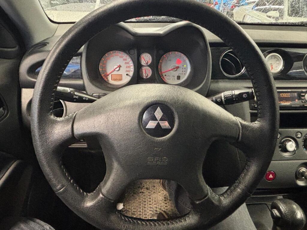 Mitsubishi Outlander 2005 Punainen