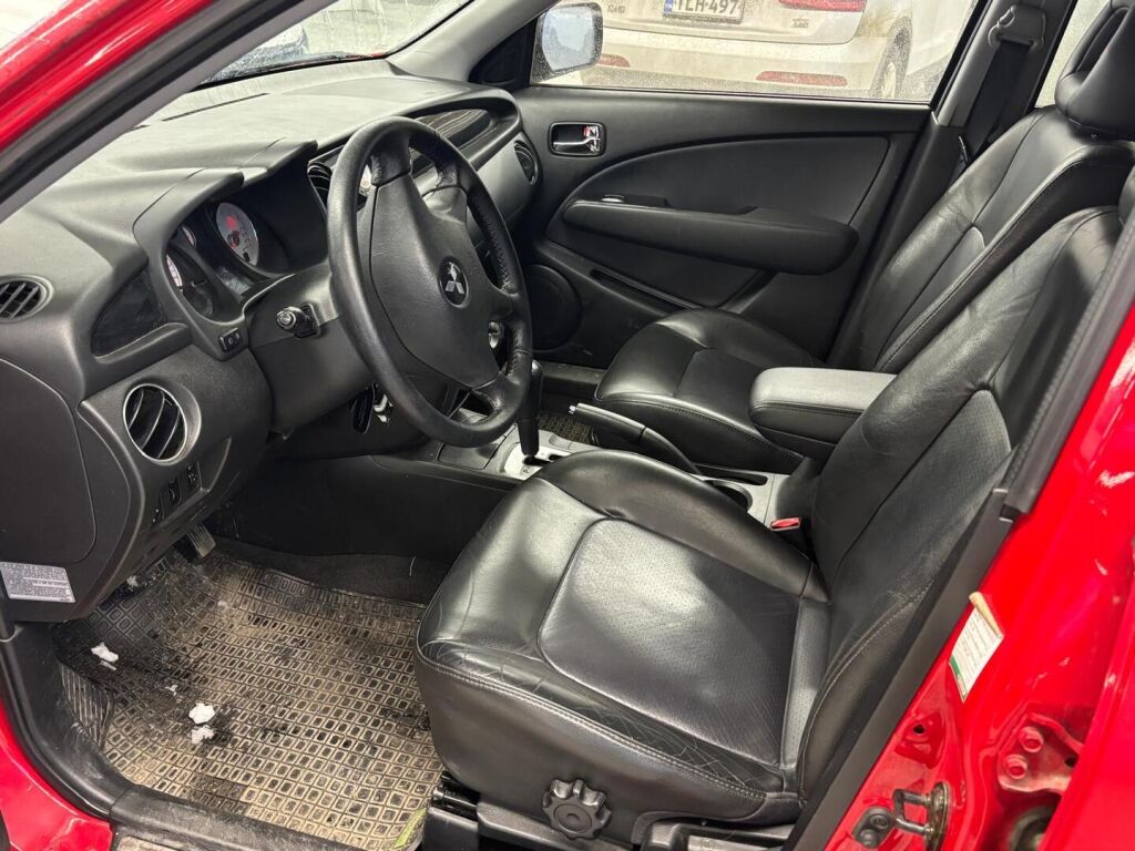 Mitsubishi Outlander 2005 Punainen