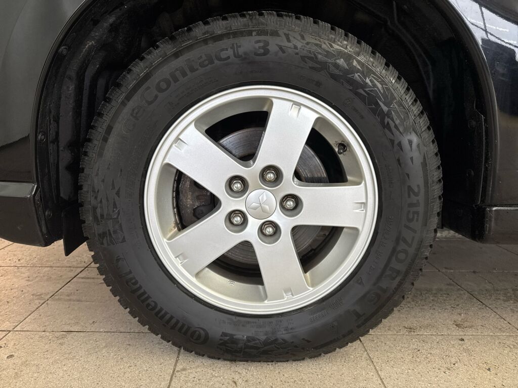 Mitsubishi Outlander PHEV 2021 Musta