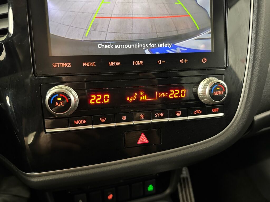 Mitsubishi Outlander PHEV 2021 Musta