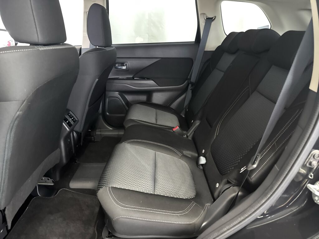 Mitsubishi Outlander PHEV 2021 Musta