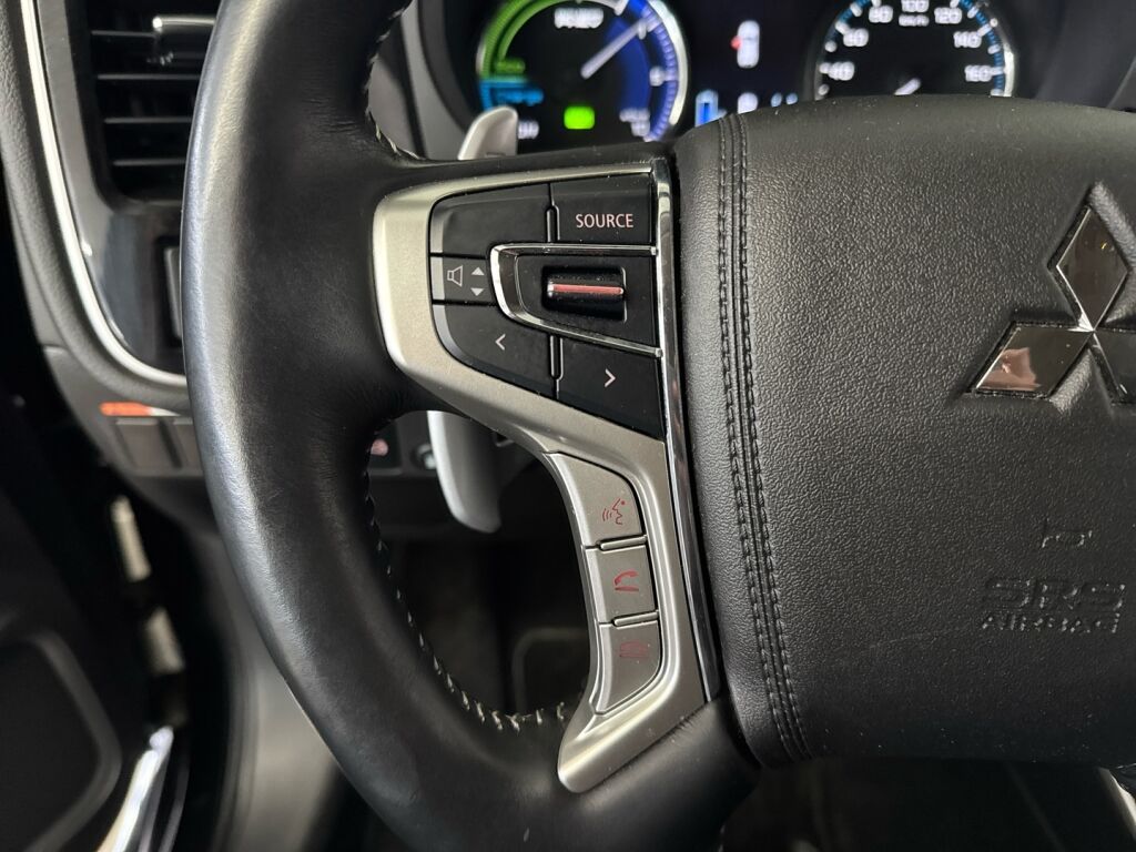 Mitsubishi Outlander PHEV 2021 Musta